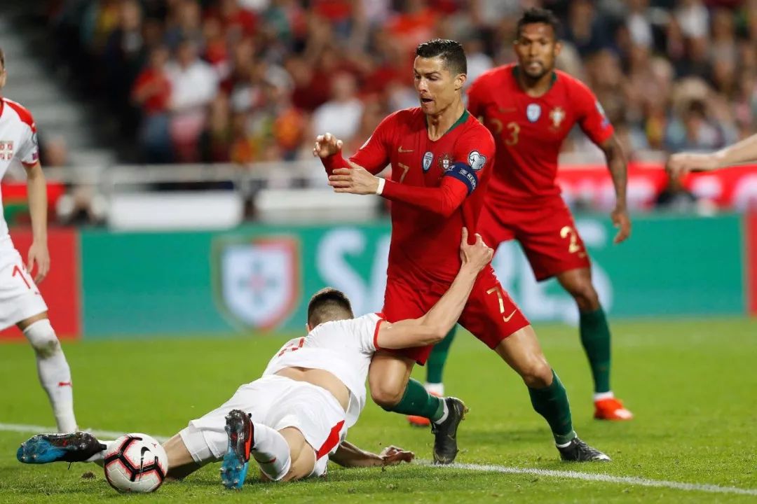 关于C罗官方宣布重要助攻新规,塞尔维亚队引发争议!赛场气氛高涨的信息 关于C罗官方宣布重要助攻新规,塞尔维亚队引发争议!赛场气氛高涨的信息