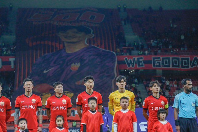 关于国际比赛日那不勒斯调整名单以备亚冠；手感冰凉环节打磨；压力陡增；身体对抗强度拉满的信息